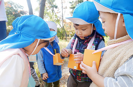 幼稚園バスでの遠出散歩